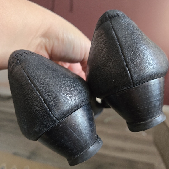 Tory Burch Black Leather Low Wedge Shoes - Picture 6 of 9